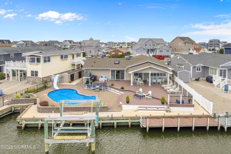 Photo of 348 Venice Drive
