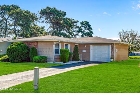 Photo of 6 Heywood Court, Brick NJ