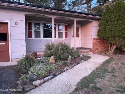 Photo of 10 Woodbury Court, Toms River NJ