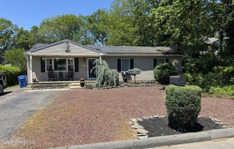 Photo of 2425 Huckleberry Road