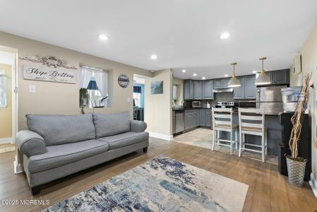 Photo of 111 W 18th Street 2