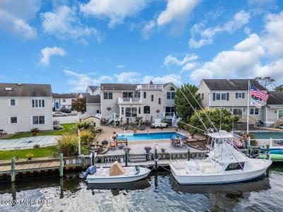 Photo of 2111 Middle Avenue