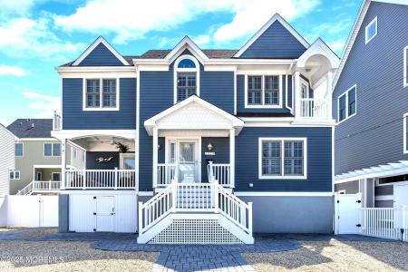 Photo of 229 2nd Avenue