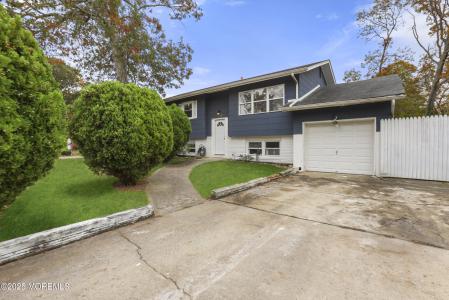 Photo of 1613 Deer Hollow Drive, Toms River NJ