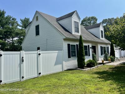 Photo of 14 Hemlock Lane, Bayville NJ