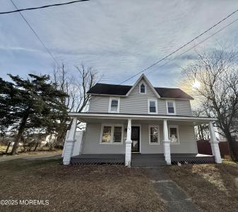 Photo of 30 Maple Avenue