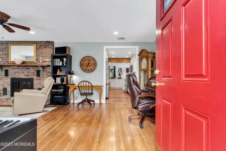 Photo of 33 W Bayview Avenue