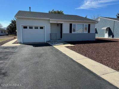 Photo of 1 Hampshire Road, Toms River NJ