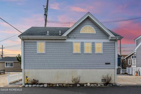 Photo of 105 W Bayberry Way