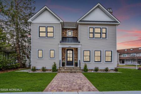 Photo of 564 Michigan Avenue