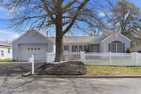 Photo of 101 Foxwood Lane