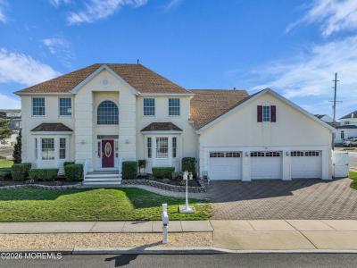 Photo of 154 Bay Avenue