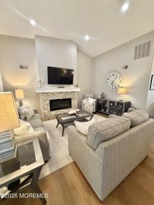 Photo of 1101 Thornbury Lane B