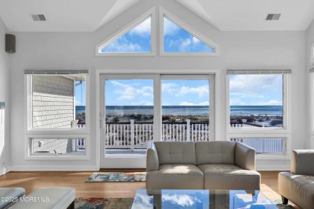 Photo of 913 N Ocean Avenue