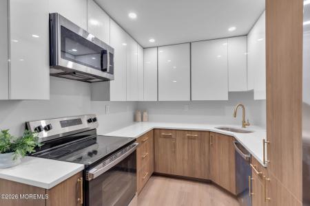 Photo of 842e Inverness Court E
