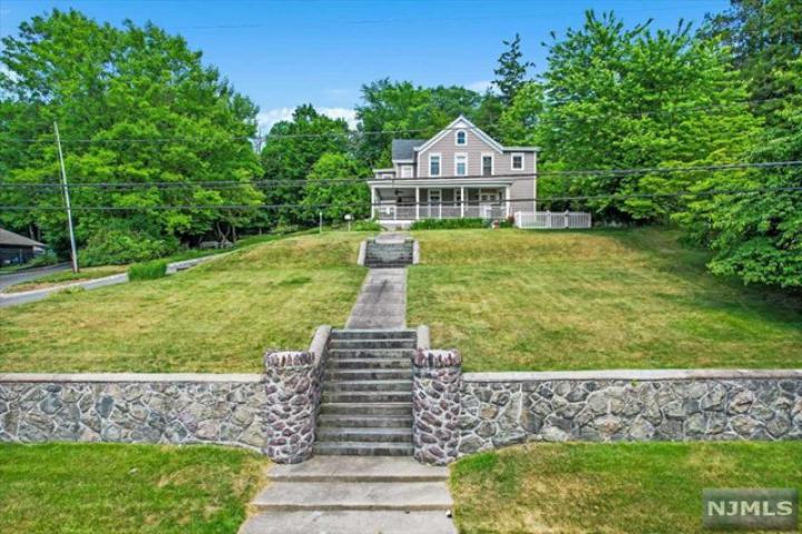 Photo of 11 Vreeland Avenue, Bloomingdale NJ