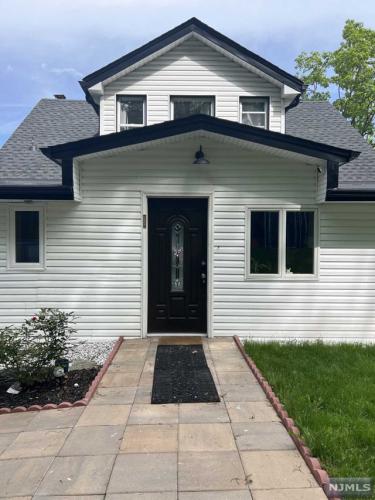 Photo of 677 Warwick Turnpike