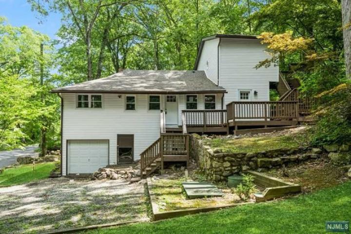 Photo of 14 South Road, Bloomingdale NJ
