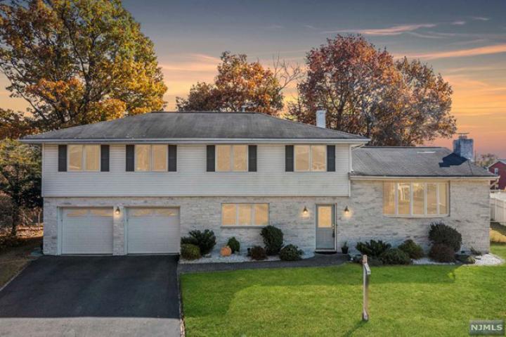 Photo of 16 Craig Court, Totowa NJ