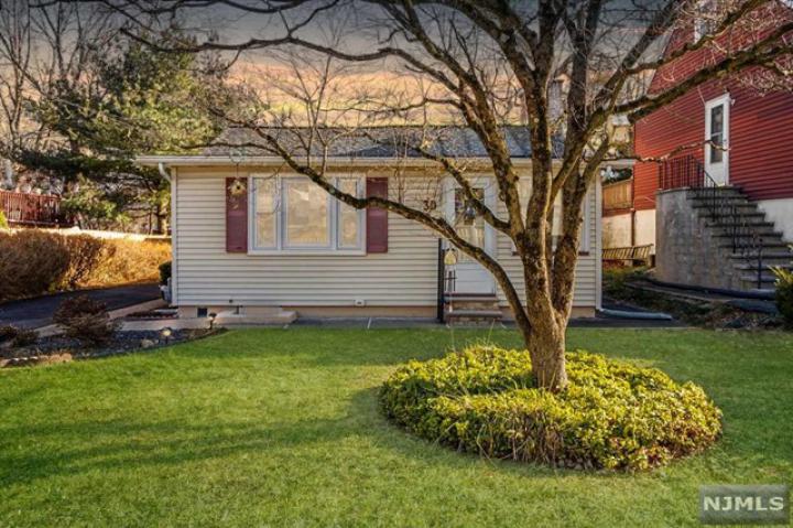 Photo of 30 Redwood Avenue, Wayne NJ