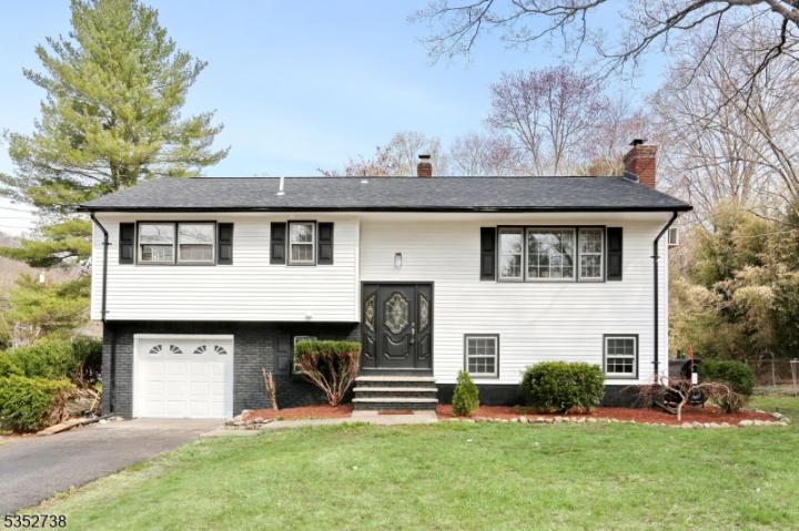 Photo of 1 Aspen Place, Ringwood NJ