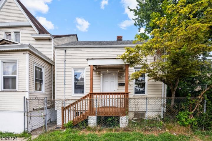 Photo of 73 N 6th Street