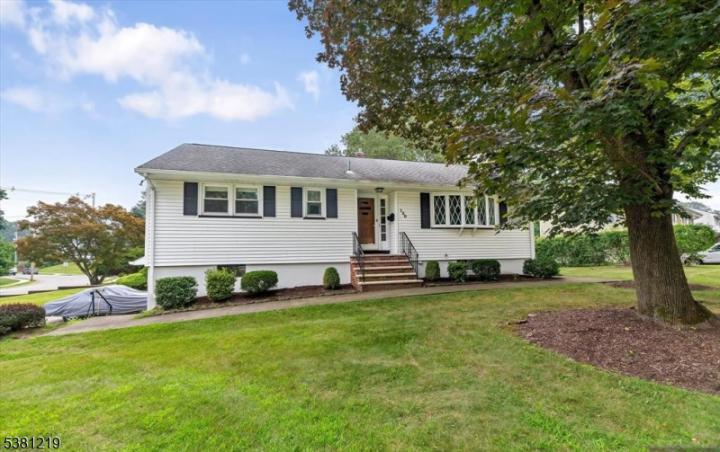 Photo of 120 Knolls Road, Bloomingdale NJ