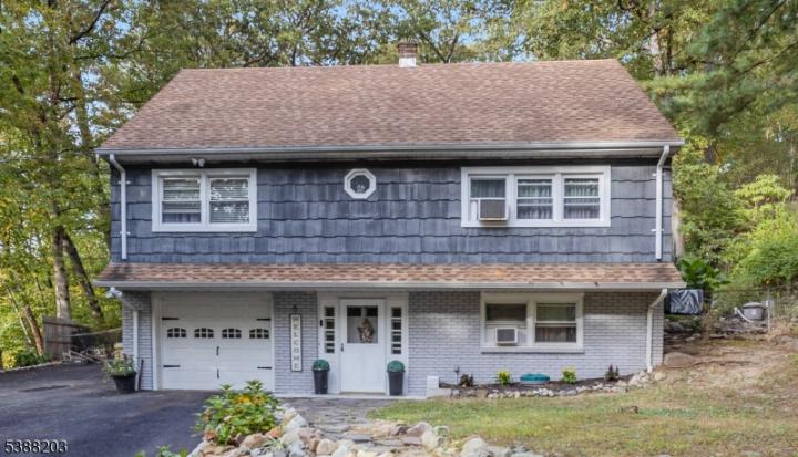 Photo of 6 Oakwood Drive