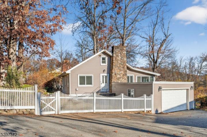 Photo of 83 Lakeview Avenue