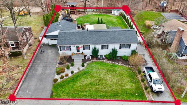 Photo of 153 Mountain Circle South, West Milford NJ