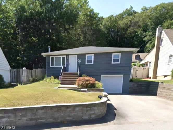 Photo of 10 Sunrise Avenue, Bloomingdale NJ