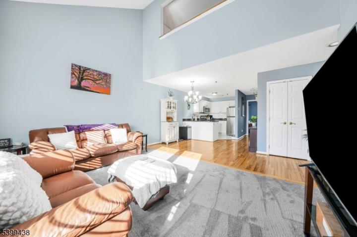 Photo of 45 Royal Avenue 46