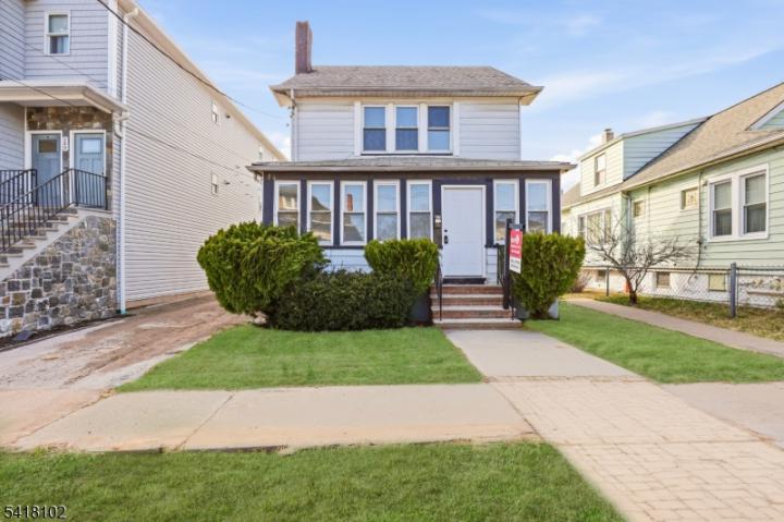 Photo of 338 E 19th Street