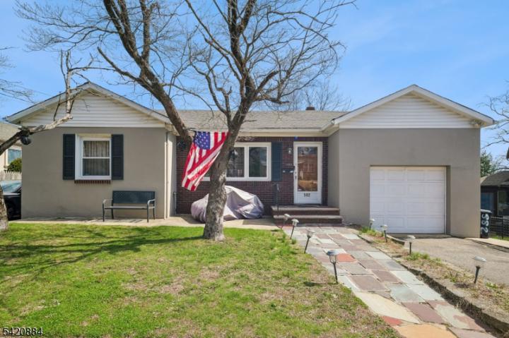 Photo of 582 Belmont Avenue