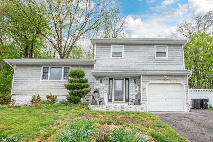 Photo of 10 Evers Court, Wayne NJ