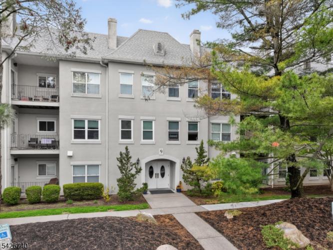 Photo of 919 Burgundy Way 919, Wayne NJ