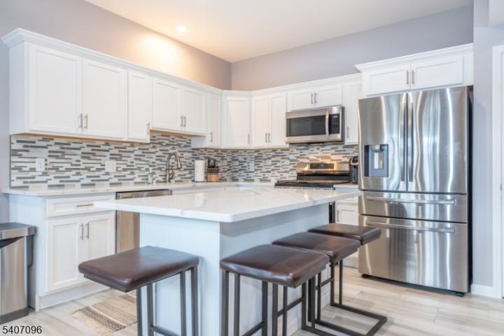 Photo of 165 Lakeside Road 6