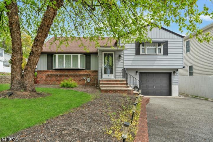 Photo of 240 Gordon Avenue