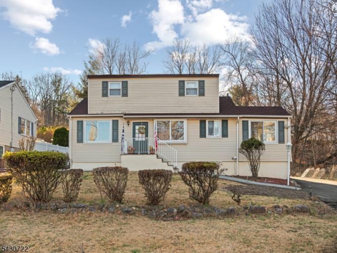 Photo of 544 Goffle Hill Road, Hawthorne NJ
