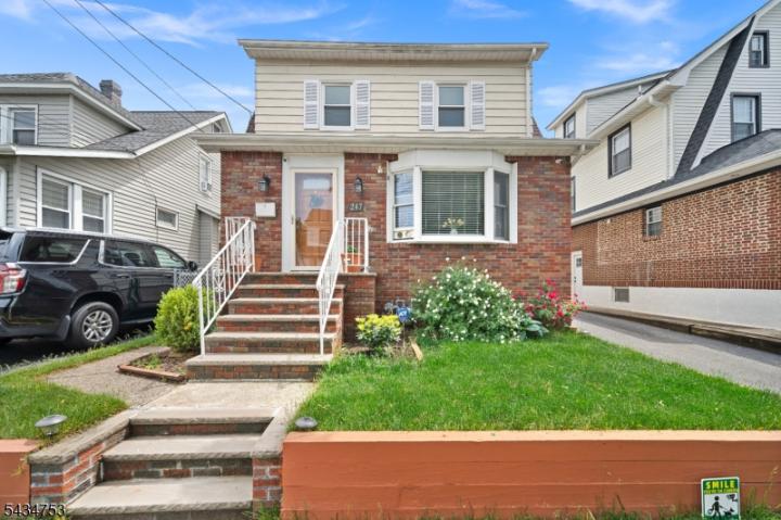 Photo of 247 E 6th Street