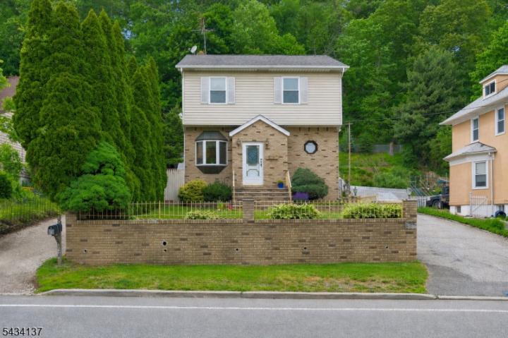 Photo of 562 Valley Road