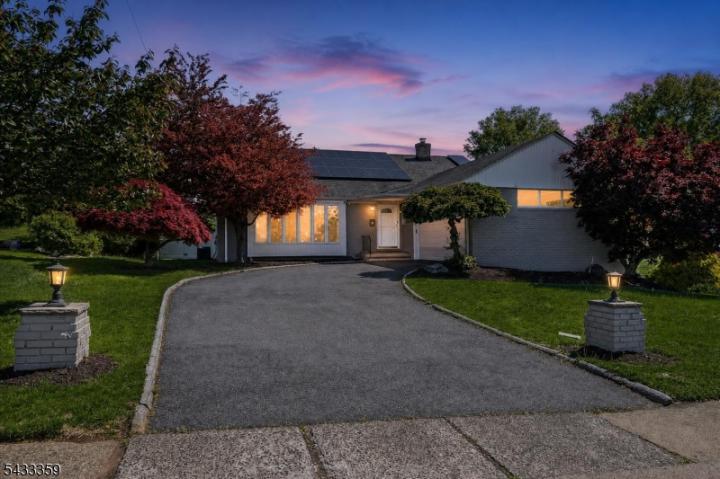 Photo of 32 Brantwood Place