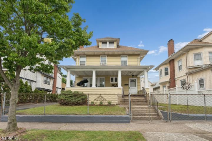 Photo of 276 E 32nd Street