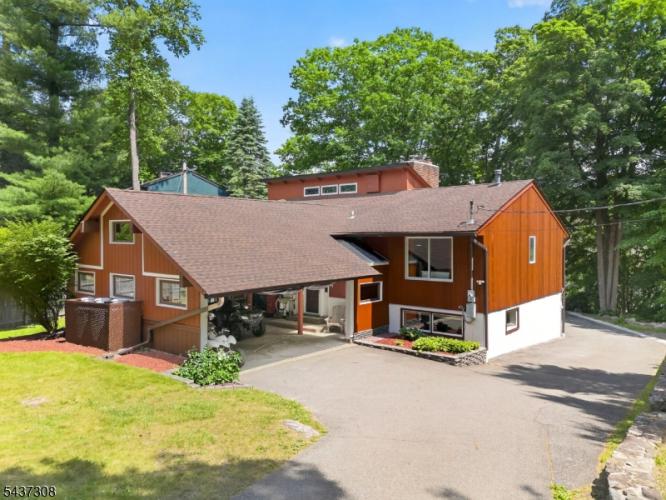 Photo of 42 Goldfinch Lane, West Milford NJ