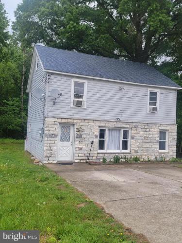 Photo of 27 E Line Street, Carneys Point NJ