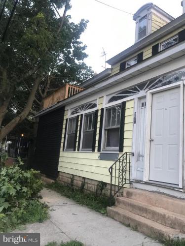 Photo of 371 E Broadway