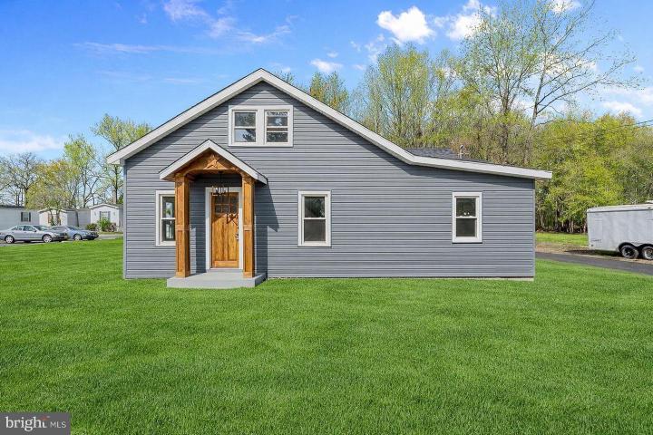 Photo of 105 E Del A Vue Avenue, Carneys Point NJ