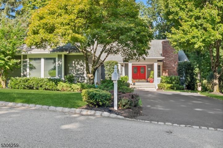 Photo of 15 Gatehouse Road, Bedminster NJ