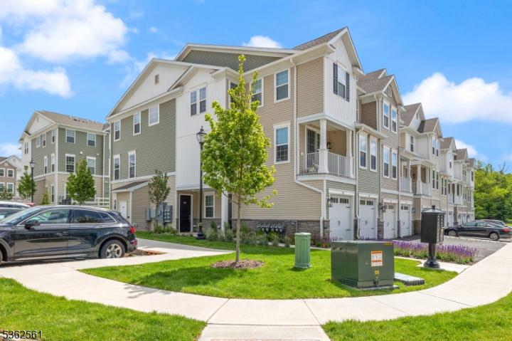 Photo of 102 Iris Court, Warren NJ