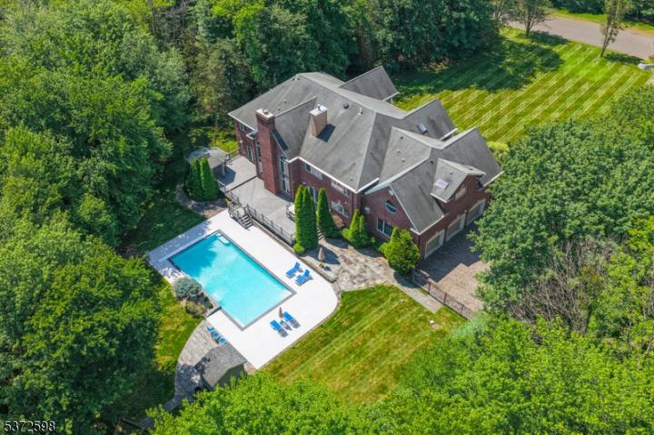 Photo of 62 Canoe Brook Lane, Bernards NJ
